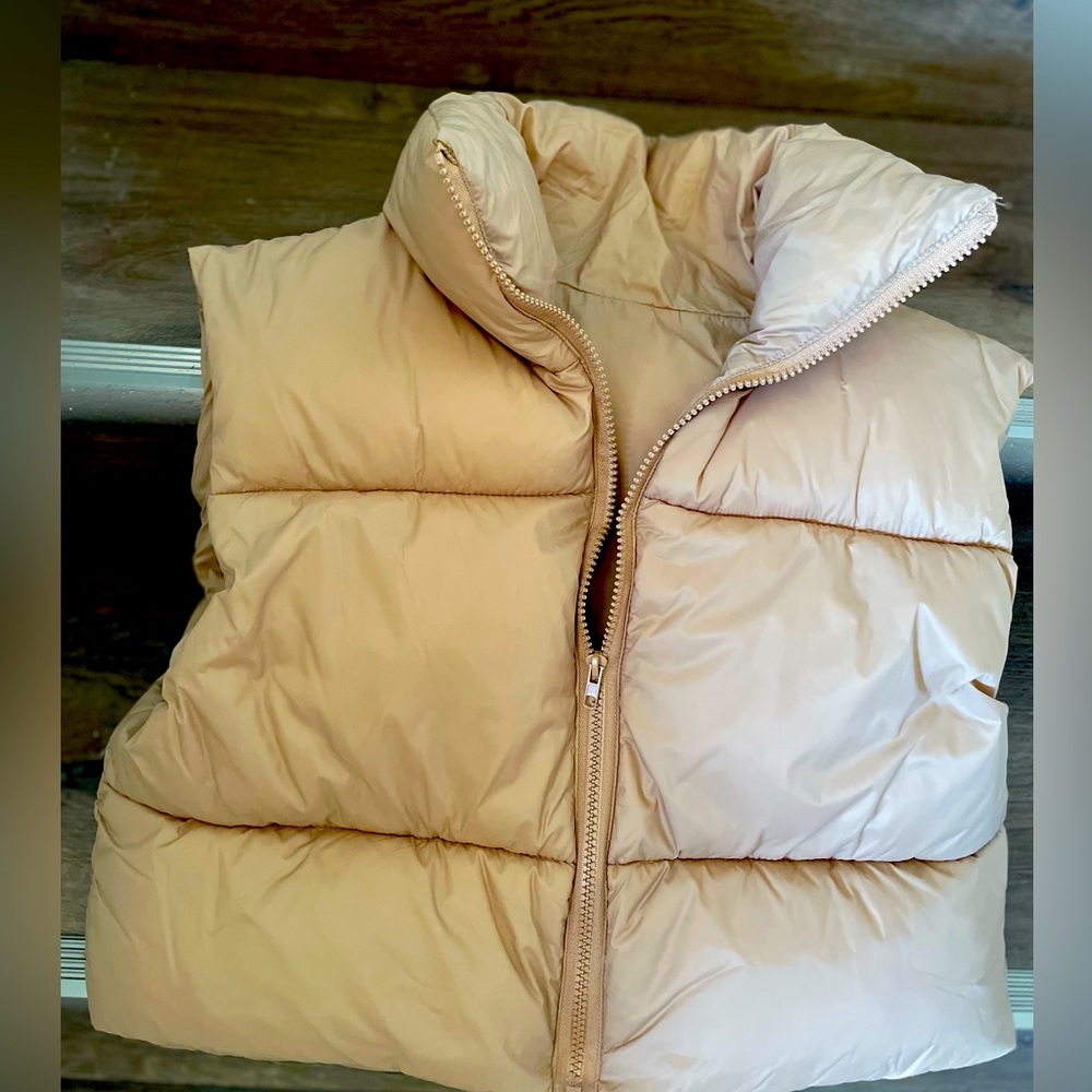 Tan cropped puffer vest new w/o tags